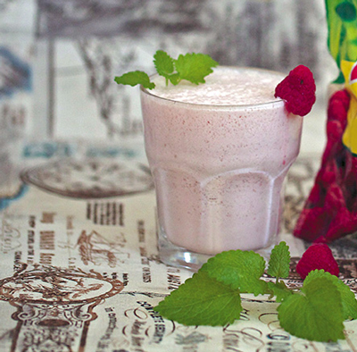 Летние десерты из молока:  ягоды, орехи, пряности. 3 рецепта