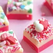 Десерты в розовом: мятные безе и фадж