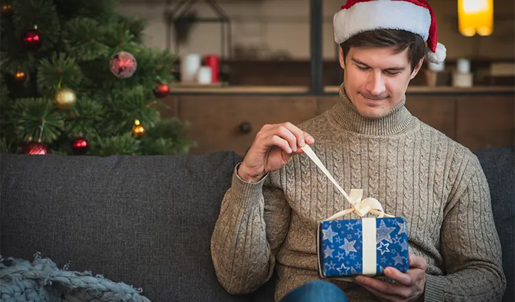 Подарки брату на Новый год: лучшие идеи для любого возраста