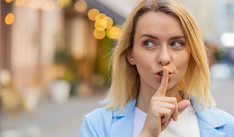 "Язык бессилия": почему мы говорим как будто извиняясь – и как вернуть уверенность в речи