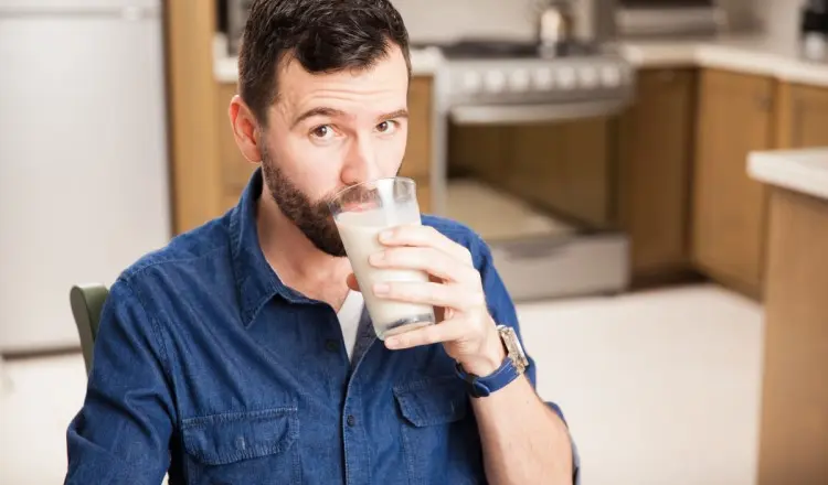 Почему молоко опасно для суставов?