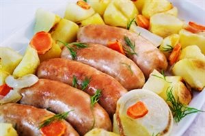 Колбаски с картошкой в духовке 