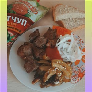 Шашлычок с пикантными кабачками и кетчупом «Махеевъ»