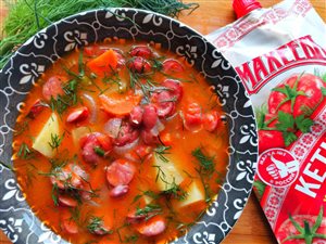 Немецкий суп с колбасками, фасолью и кетчупом 'Махеевъ' 