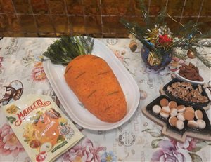 Слоёный салат 'Морковка' с икрой сельди и майонезом 'Махеевъ'.