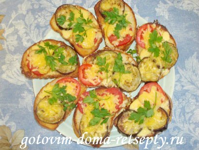 Горячие бутерброды с баклажанами, помидорами и сыром