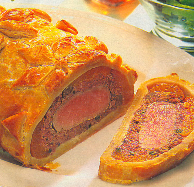 Мясо свинины запеченное в слоеном тесте в духовке рецепт с фото пошагово