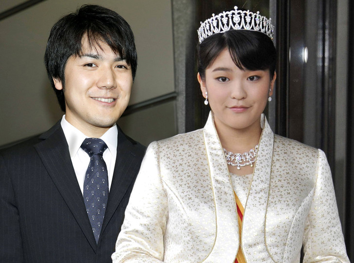 Японская принцесса вышла замуж за простолюдина и стала обычной гражданкой