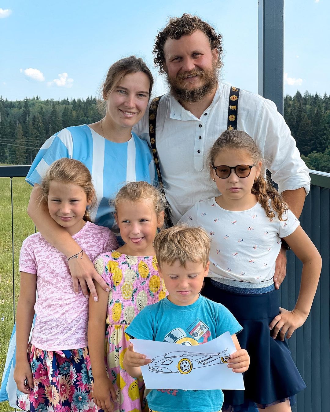 Сыровар Олег Сирота с женой и детьми