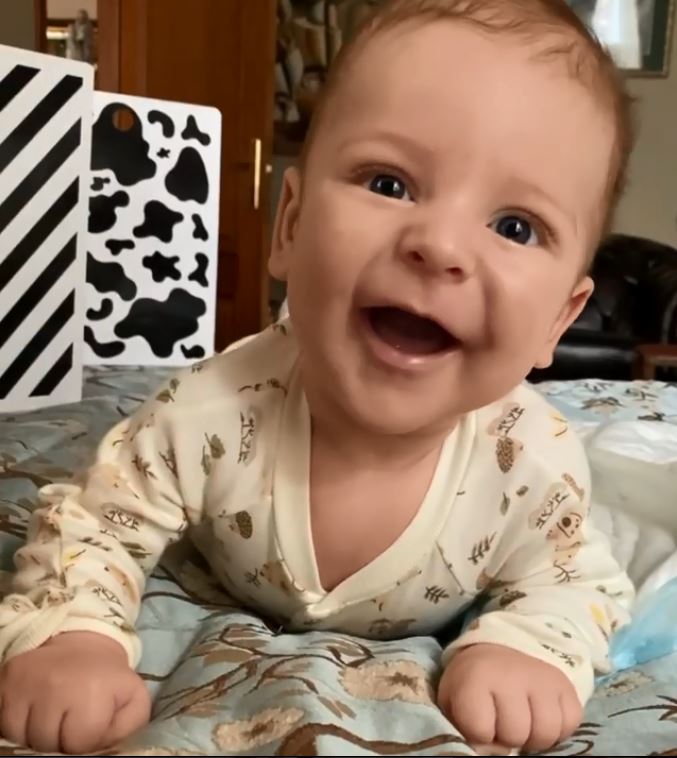 Лиза Арзамасова впервые показала лицо 3-месячного сына: 'Боже, это маленькая ты!'