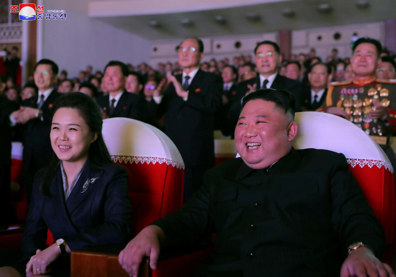Ким Чен Ын с супругой
