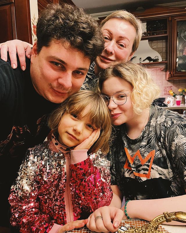 Аронова с семьей фото