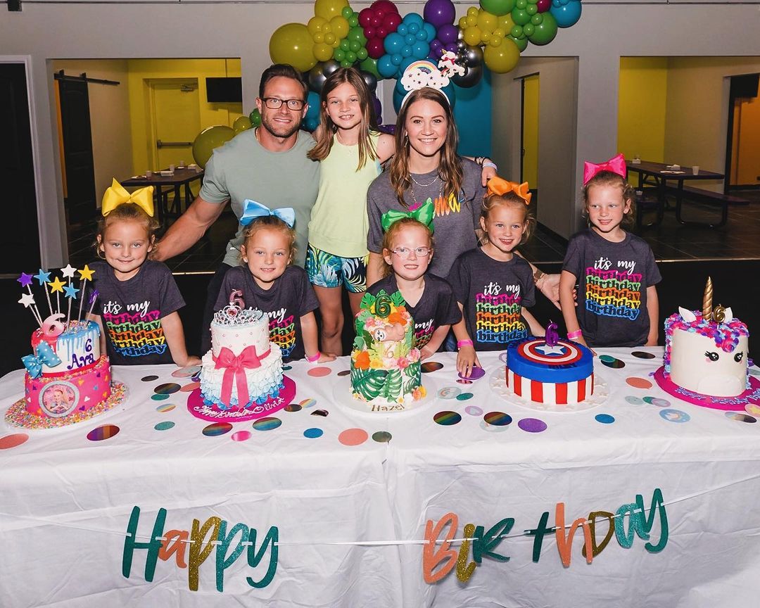 Пятерняшки Басби: разные торты для каждой девочки на день рождения