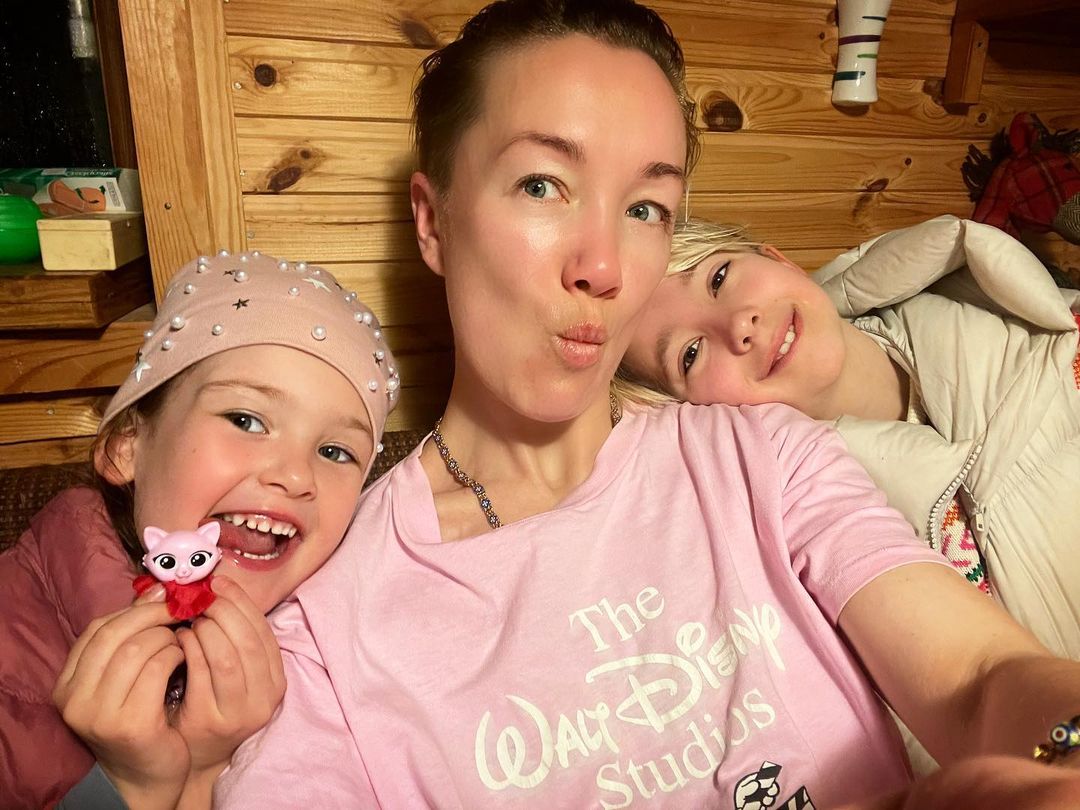 Дарья Мороз с 5-летней сестрой и 10-летней дочкой: 'Фирменные глазки'