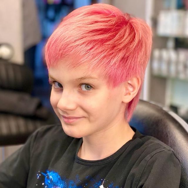 Певица Натали борется за свободу детей и красит 10-летнего сына в розовый 