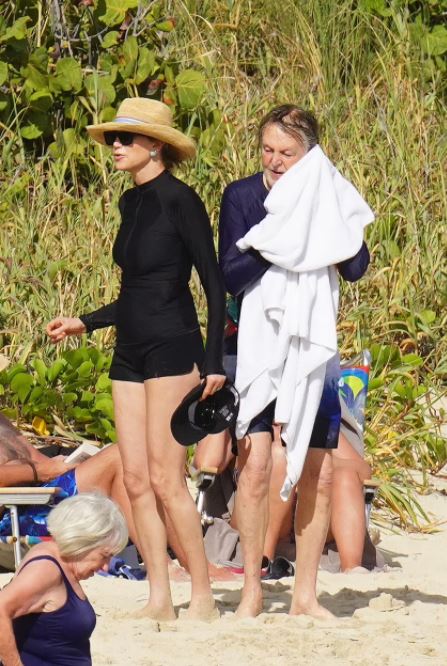 62-летняя жена Пола Маккартни на пляже изумила всех стройной фигурой и коленями