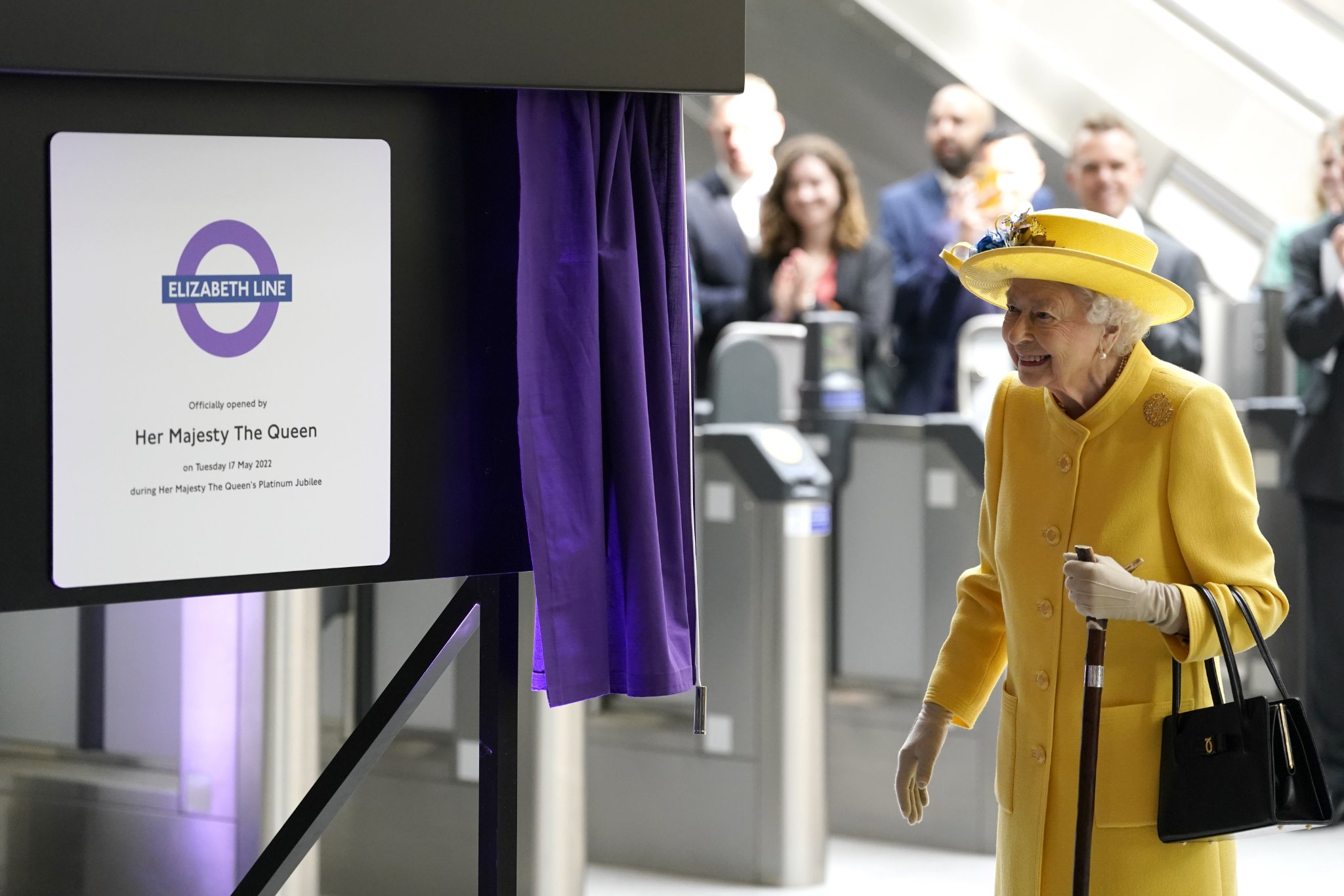 Королева Елизавета II вновь появилась на публике, несмотря на проблемы со здоровьем