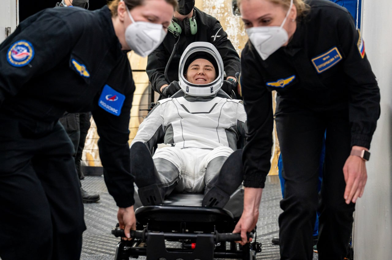 Россиянка Анна Кикина вернулась с МКС на Землю