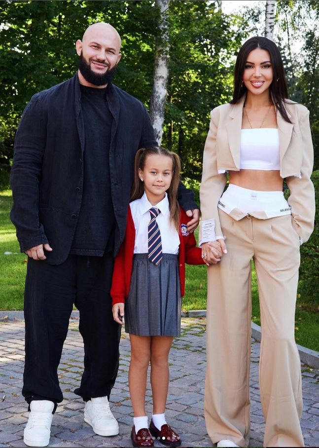 Оксана Самойлова с мужем и младшей дочерью