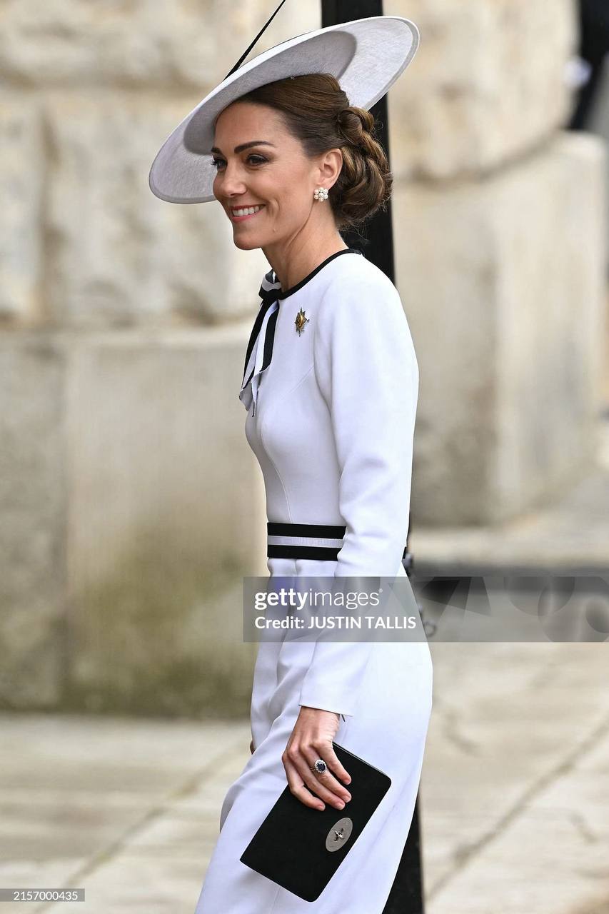 42-летняя принцесса Уэльская Кэтрин наконец-то появилась на публике!