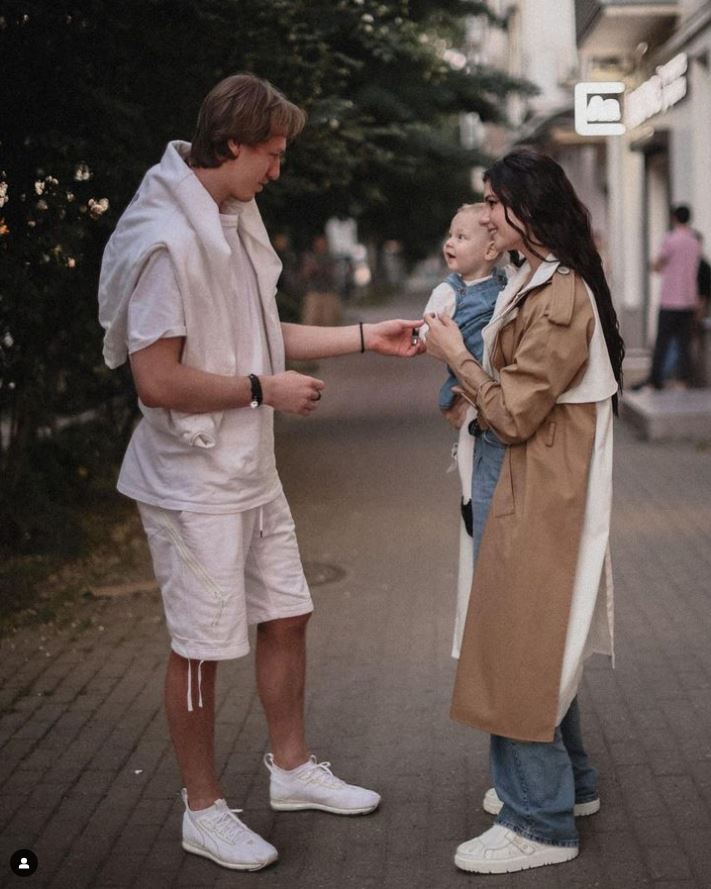 Матвей Сафронов с бывшей женой и дочерью
