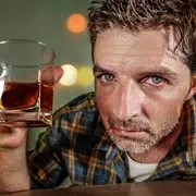 Алкоголиков среди нас больше, чем кажется: 4 теста на алкоголизм