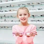 Как подобрать очки ребёнку с близорукостью