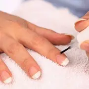 Как отбелить ногти
