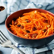 Постные блюда с ярким вкусом: котлеты из крапивы и морковный салат