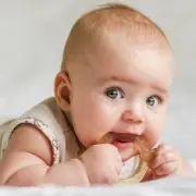 Как ухаживать за первыми зубками малыша?