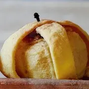 Запеченные яблоки с начинкой и груши в вине
