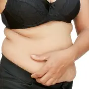 Почему образуется жир в области живота и как от него избавиться