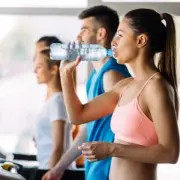 Как подготовиться к лету правильно: потребление воды во время тренировок