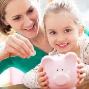 Детский бюджет: нужны ли ребенку карманные деньги?