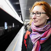 Что делать, если человек упал на рельсы в метро