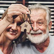 Риски покупки квартиры у пенсионера и как защитить сделку