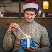 Подарки брату на Новый год: лучшие идеи для любого возраста