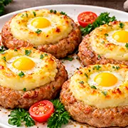 Картофельно-мясные гнёздышки с индейкой и перепелиным яйцом в духовке