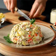 Что приготовить на Новый год: салаты от шефа Константина Ивлева