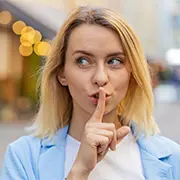 Язык бессилия: почему мы говорим как будто извиняясь – и как вернуть уверенность в речи