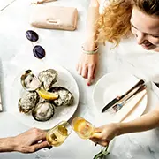 Как есть устрицы в ресторане и не чувствовать себя неловко