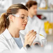 ВкусВилл расширил программу лабораторного контроля: теперь продукты проверяются на 80 видов антибиотиков и ветеринарных препаратов