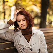 Скачки давления при смене погоды в сентябре: что делать дома и когда вызывать скорую