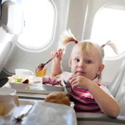 Екатерина Афонченкова: Ребенок в самолете: 10 удачных решений. Что взять с собой?