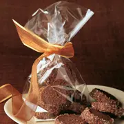 Шоколадные рецепты: брауни с фисташками, печенье и пончики-бюни