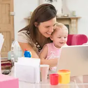 Дженнифер Сениор: Работа на дому для мам с детьми: плюсы и минусы