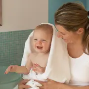 Уход за ребенком до года: как и чем подмывать малыша