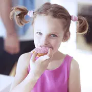 Никки Даффи: Дети и сладкое: как сохранить зубы и избежать ожирения