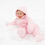 Зимние прогулки: как защитить кожу ребенка в холодное время года?