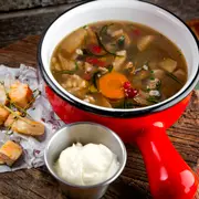 Для холодных дней: 2 сытных супа - гороховый и грибной